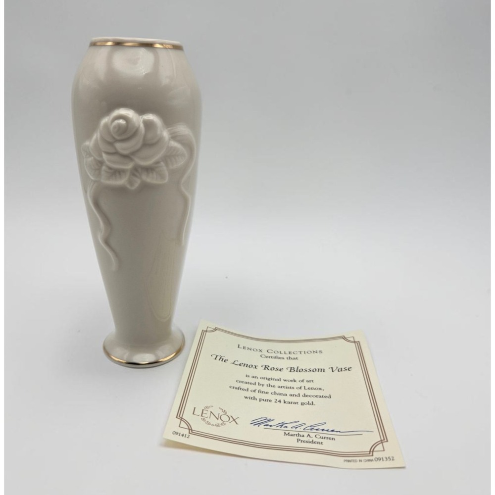 Lenox Rose Blossom Bud Vase With 24 Karat Gold Trim Certificate Of Authenticity